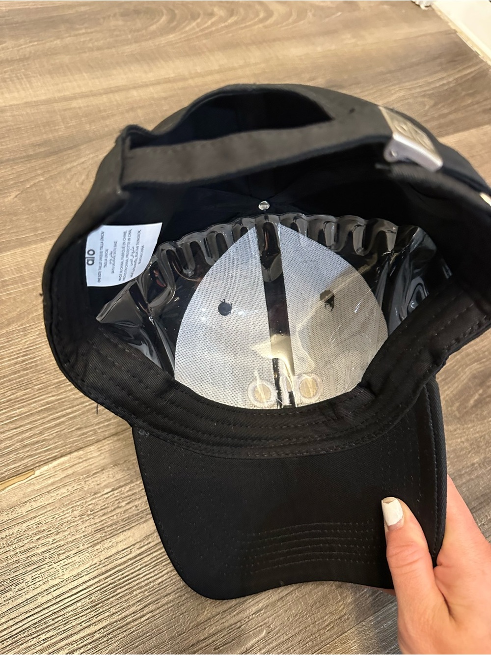 NWOT! Alo Yoga black baseball cap with white logo - Picture 2 of 5
